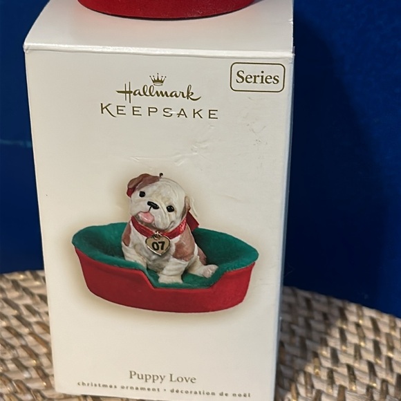 2007 HALLMARK KEEPSAKE Puppy Love Christmas Ornament BULLDOG #17 in Series - Picture 2 of 6